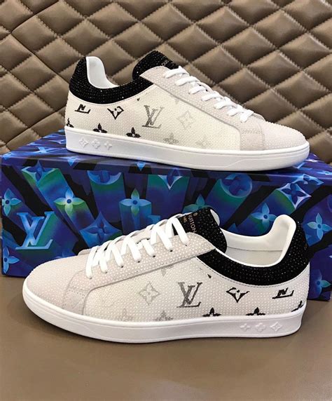 scarpe uomo louis vuitton outlet|louis vuitton sneakers for men.